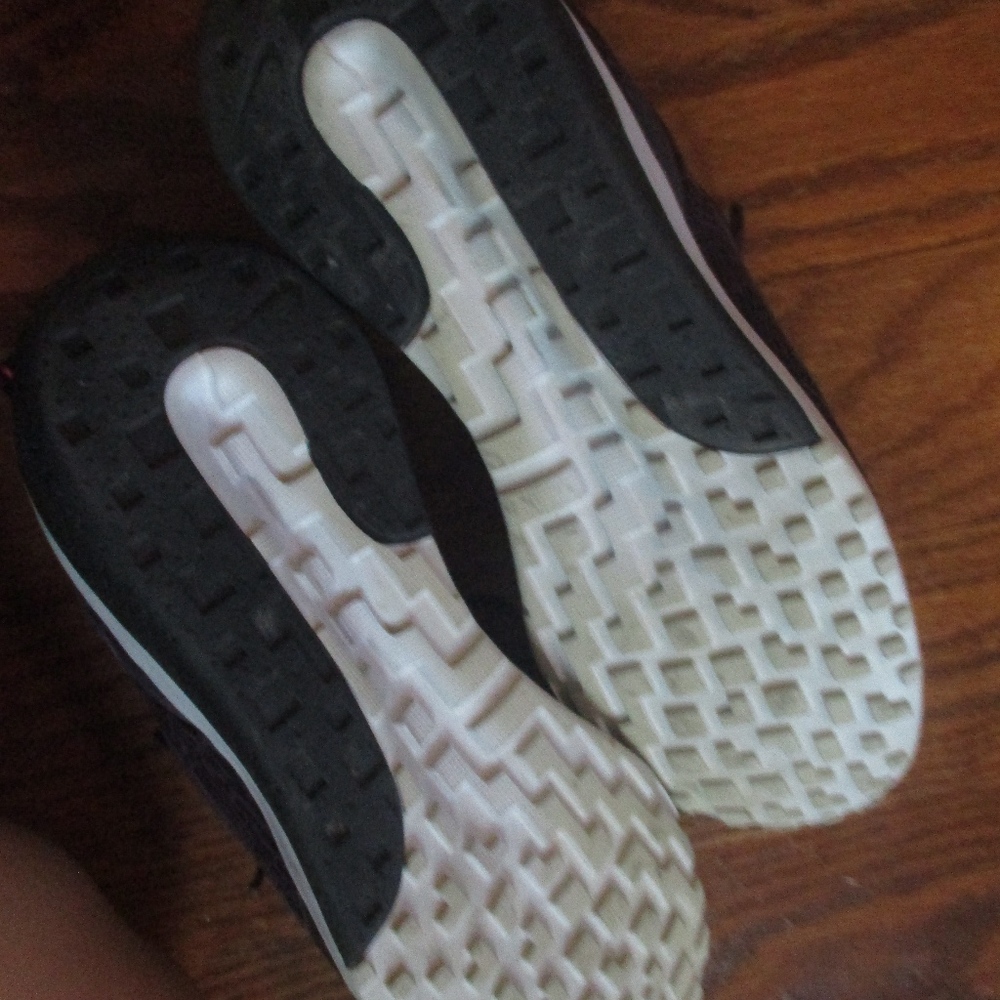 Nike - Picture 3 of 3
